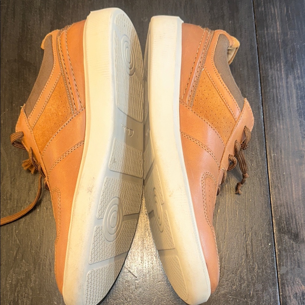 Clarks Men's Tan and Brown Sneakers - Picture 3 of 6